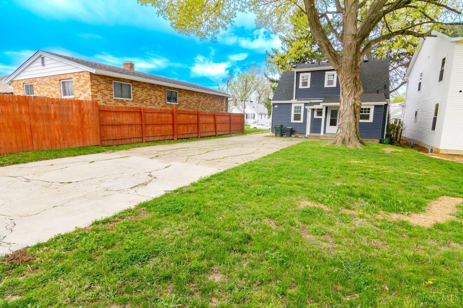 3716 Lonsdale Street