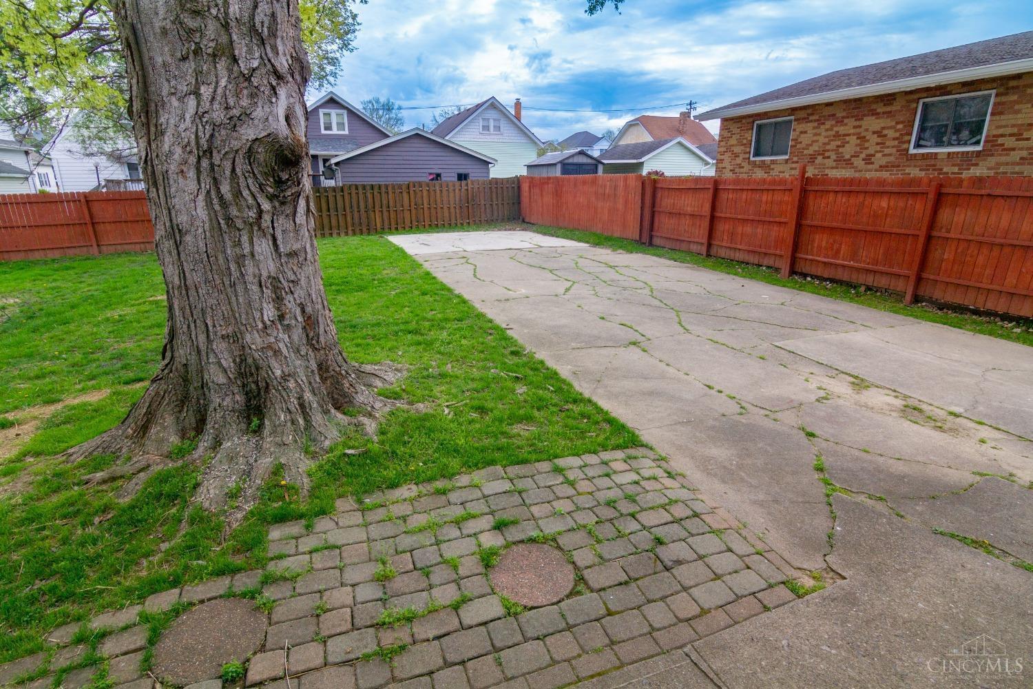 3716 Lonsdale Street