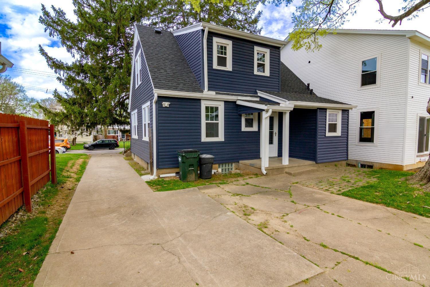 3716 Lonsdale Street