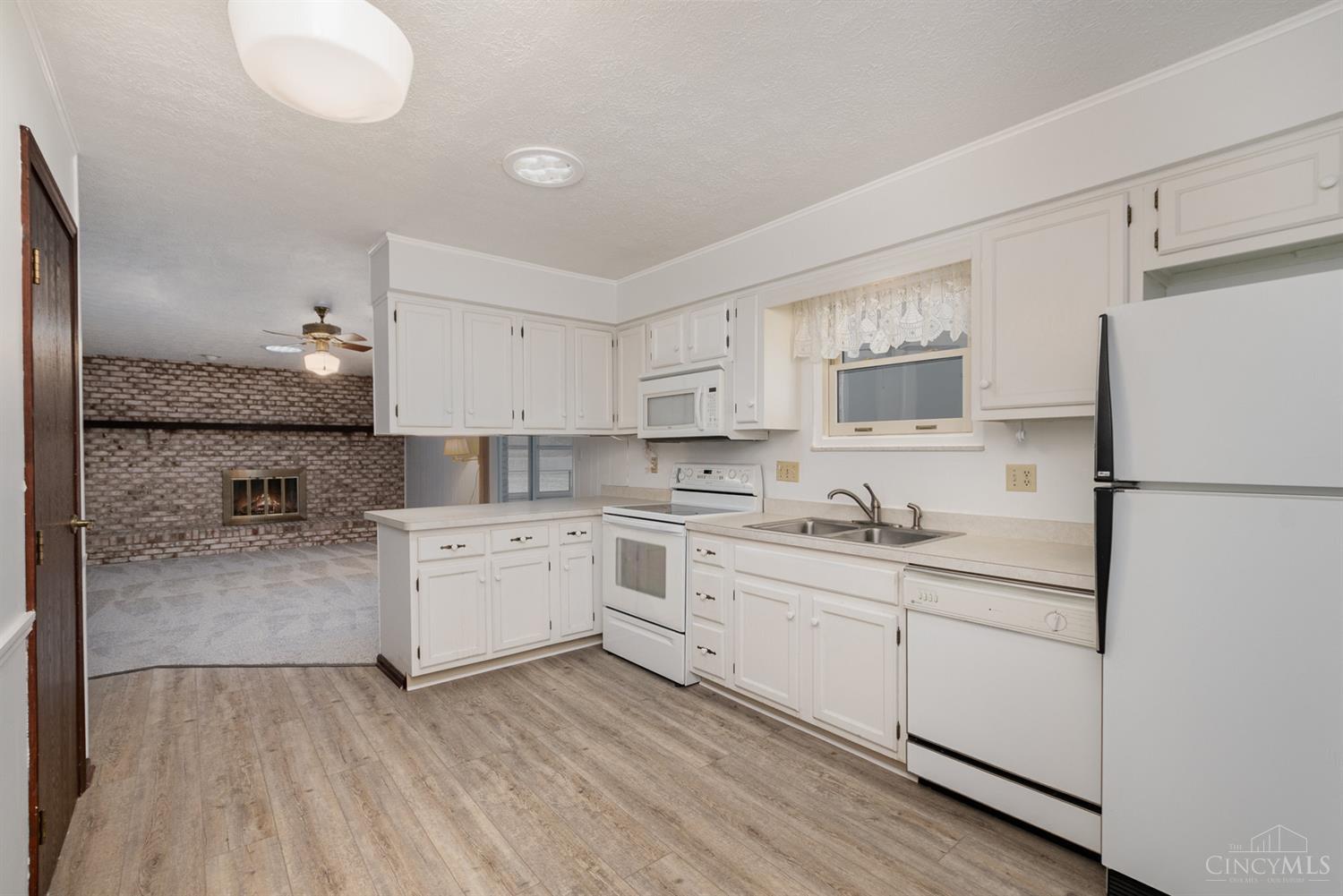 7421 Lake Park Dr