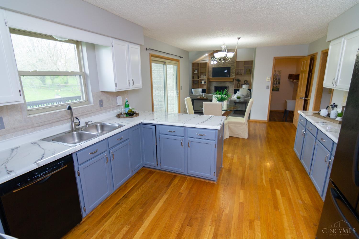 6233 Hillsdale Lane