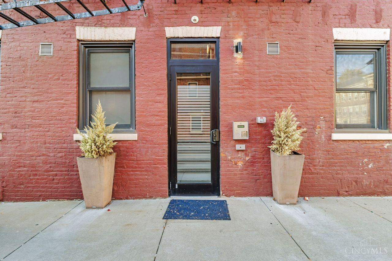 Homes for sale in Cincinnati, OH | 1233 Walnut St #304, Cincinnati, OH 45202 | MLS# 1822457
