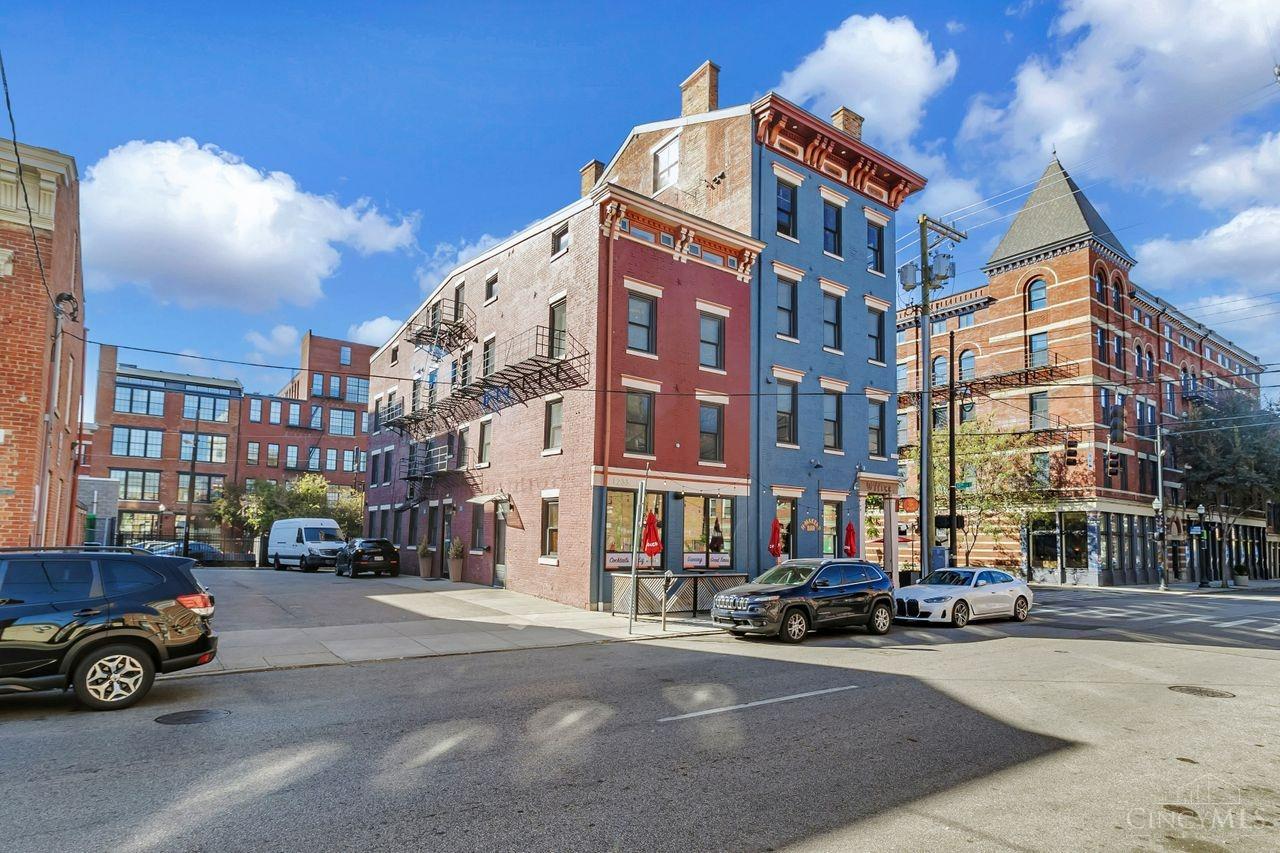 Homes for sale in Cincinnati, OH | 1233 Walnut St #304, Cincinnati, OH 45202 | MLS# 1822457