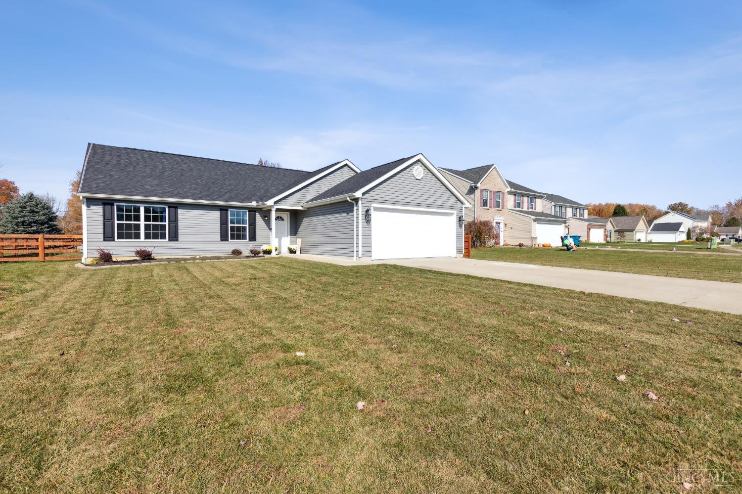 Homes for sale in Batavia, OH | 2386 Vista Lake Dr, Batavia, OH 45103 | MLS# 1818032