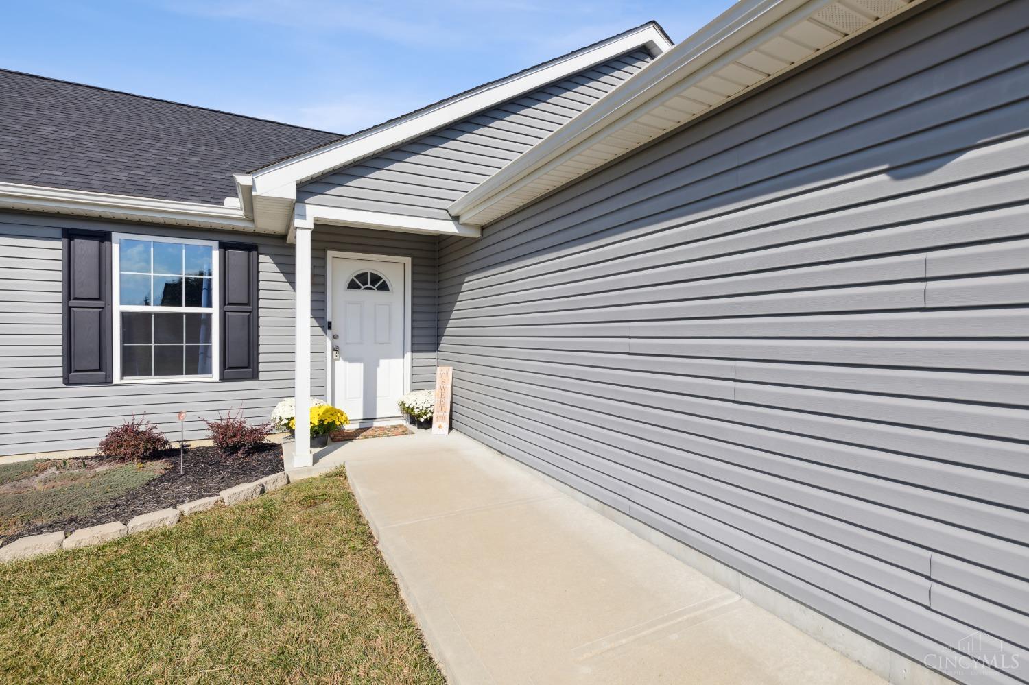 Homes for sale in Batavia, OH | 2386 Vista Lake Dr, Batavia, OH 45103 | MLS# 1818032