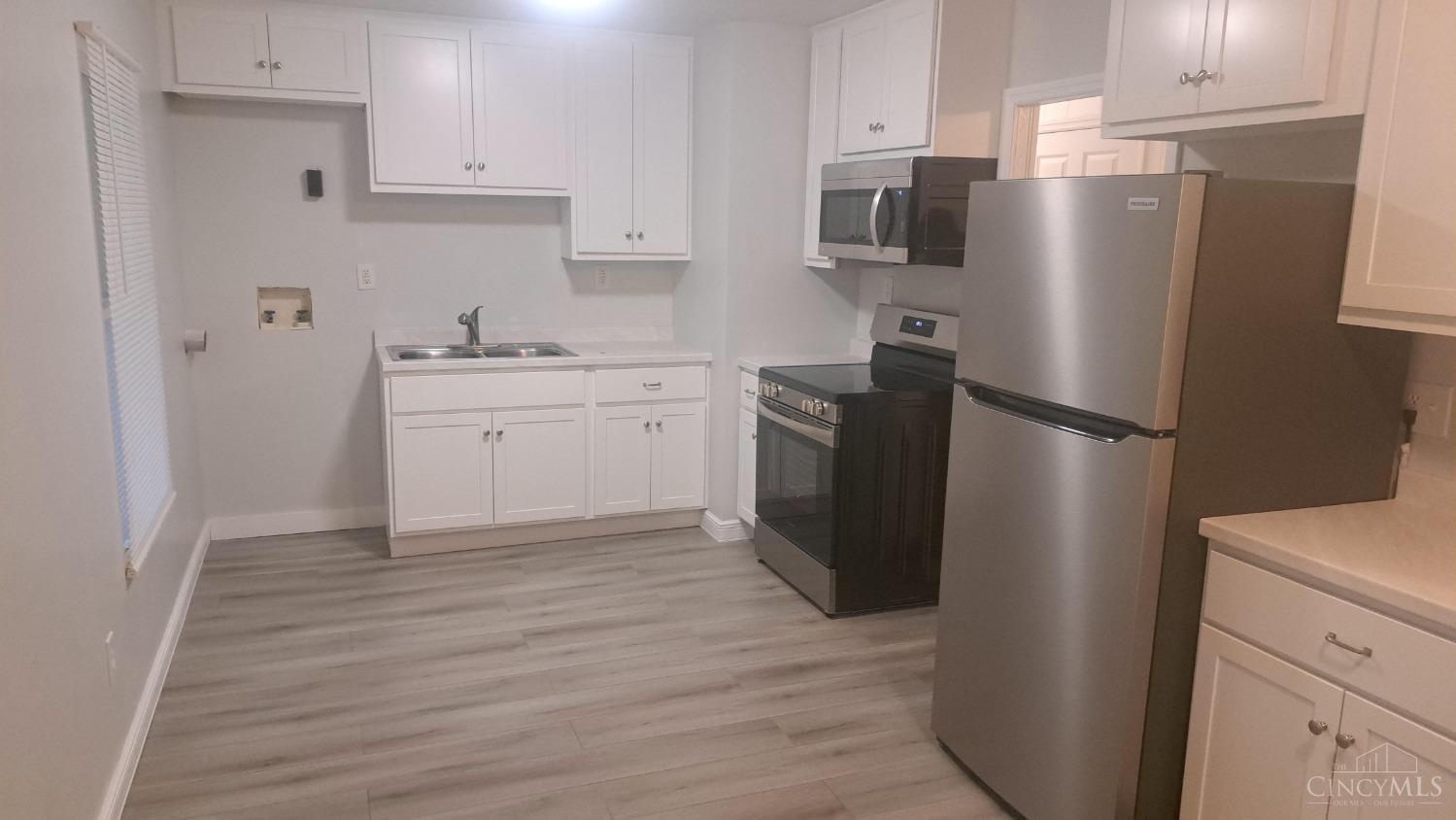 Photo 2 of Single Family Residence at 9884 Dunraven Dr, Cincinnati, OH 45251 | MLS# 1825637 |  | Sold on 2024-12-31