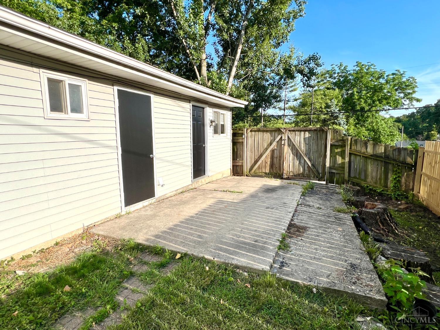 Photo 2 of Single Family Residence at 2304 Imlay Ave, Fairfield Township, OH 45015 | MLS# 1828187 |  | Sold on 2025-02-19