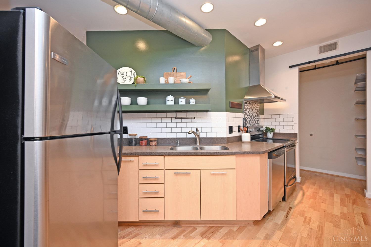1213 Vine Street