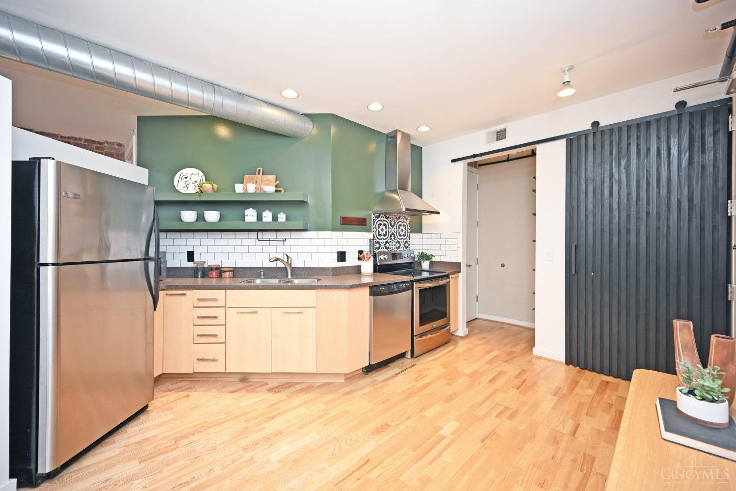 1213 Vine Street