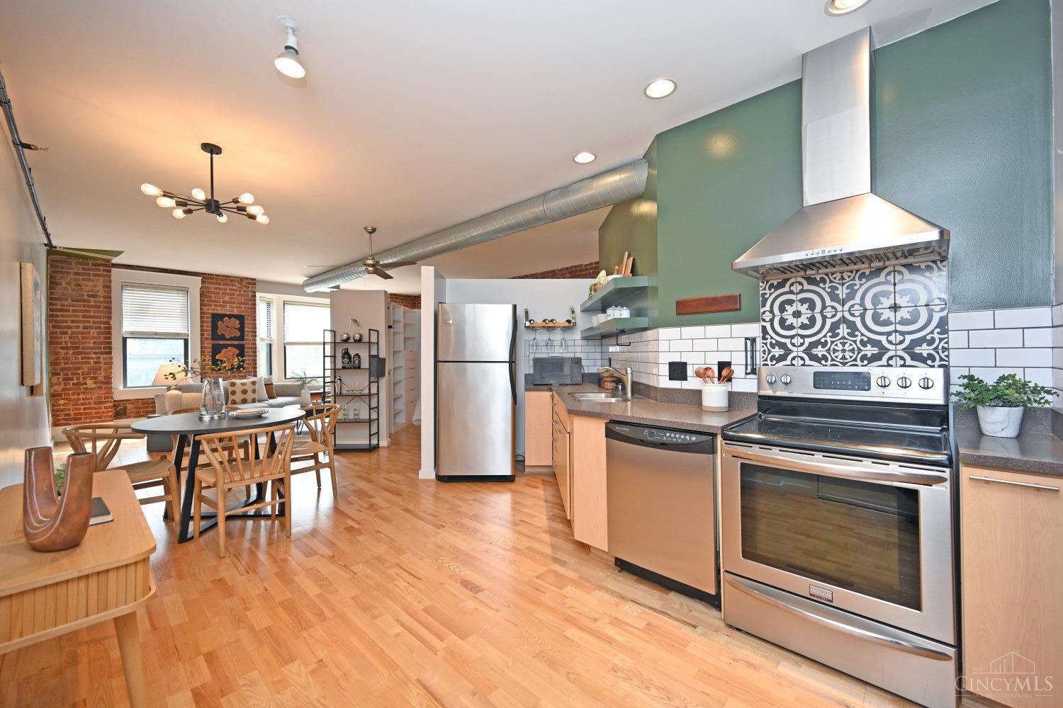 1213 Vine Street