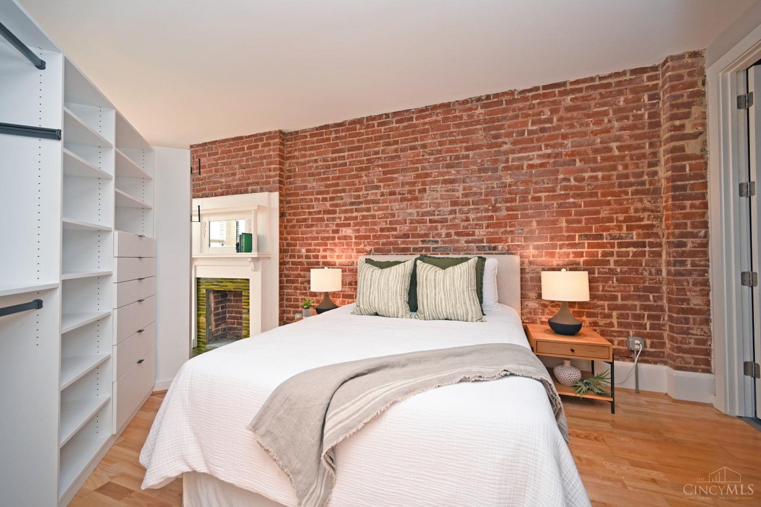 1213 Vine Street