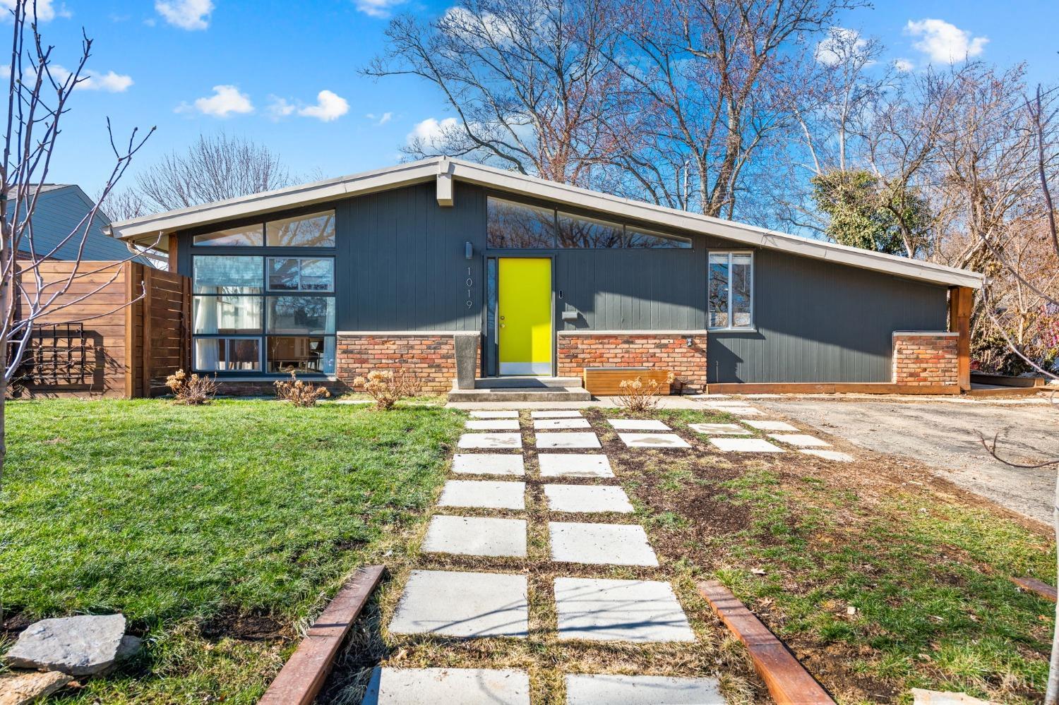 Single Family Residence at 1019 Rosetree Ln, Cincinnati, OH 45230 | MLS# 1830543 | | Sold on 2025-03-26