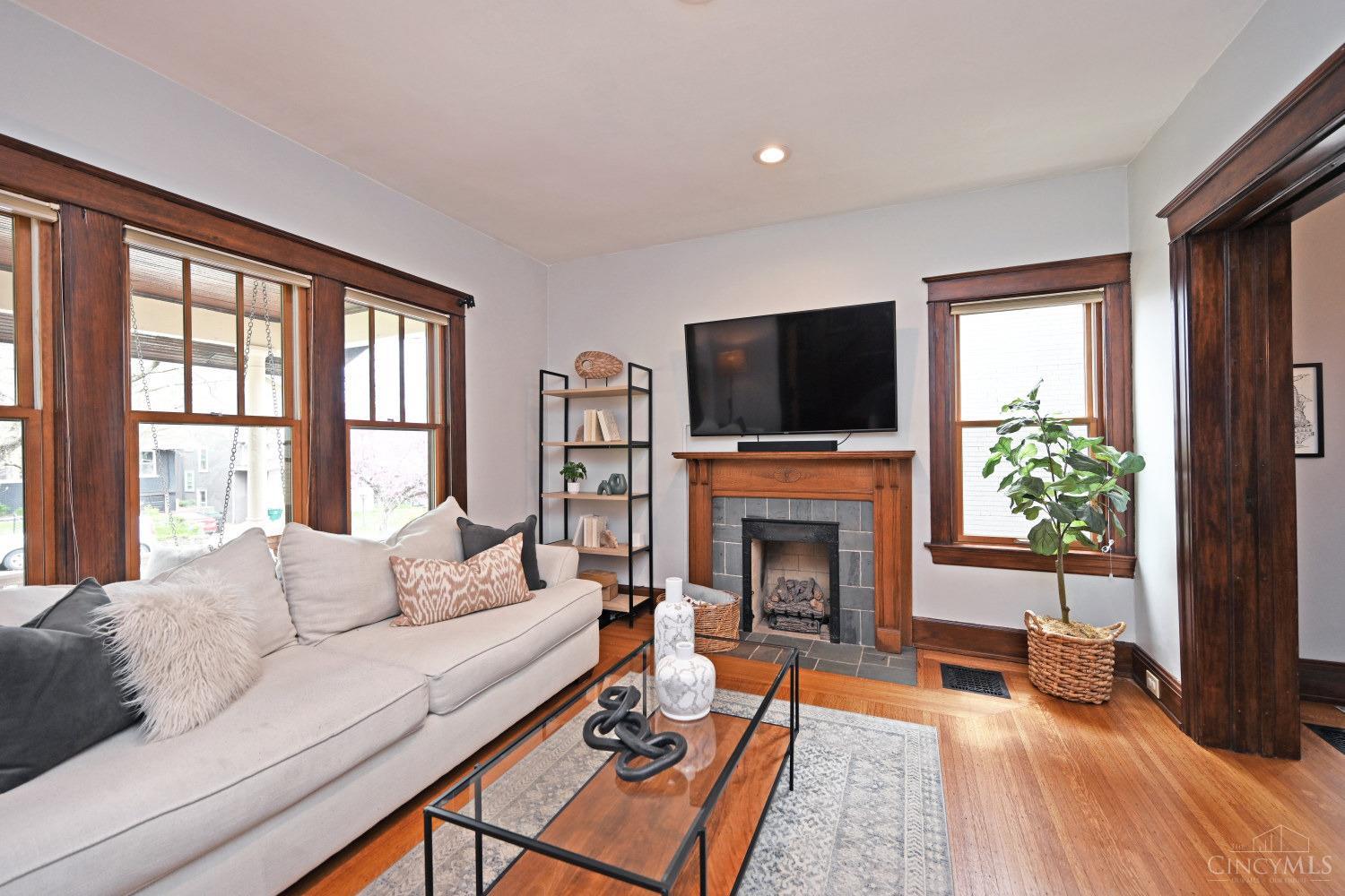 3573 St Charles Place