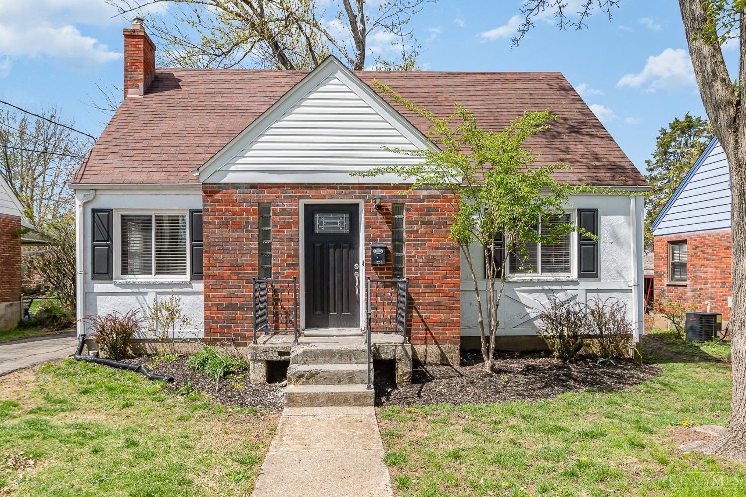 Homes for sale in Cincinnati, OH | 1251 Ayershire Ave, Cincinnati, OH 45230 | MLS# 1836845