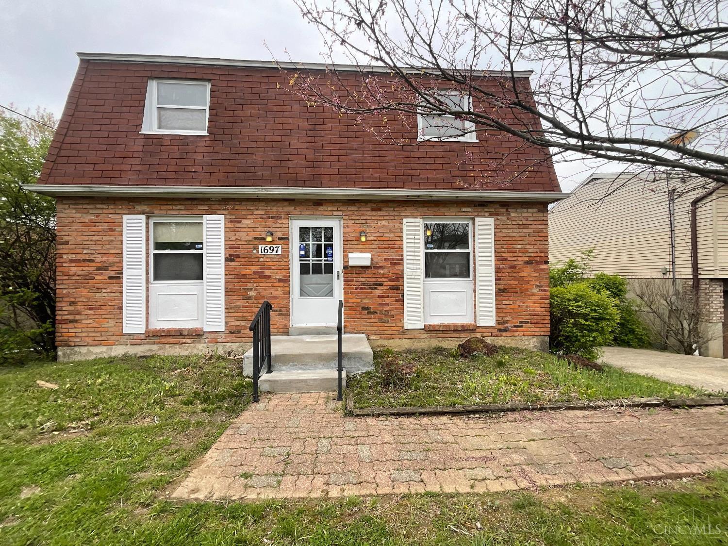 Homes for sale in Cincinnati, OH | 1697 Atson Ln, Cincinnati, OH 45205 | MLS# 1830695