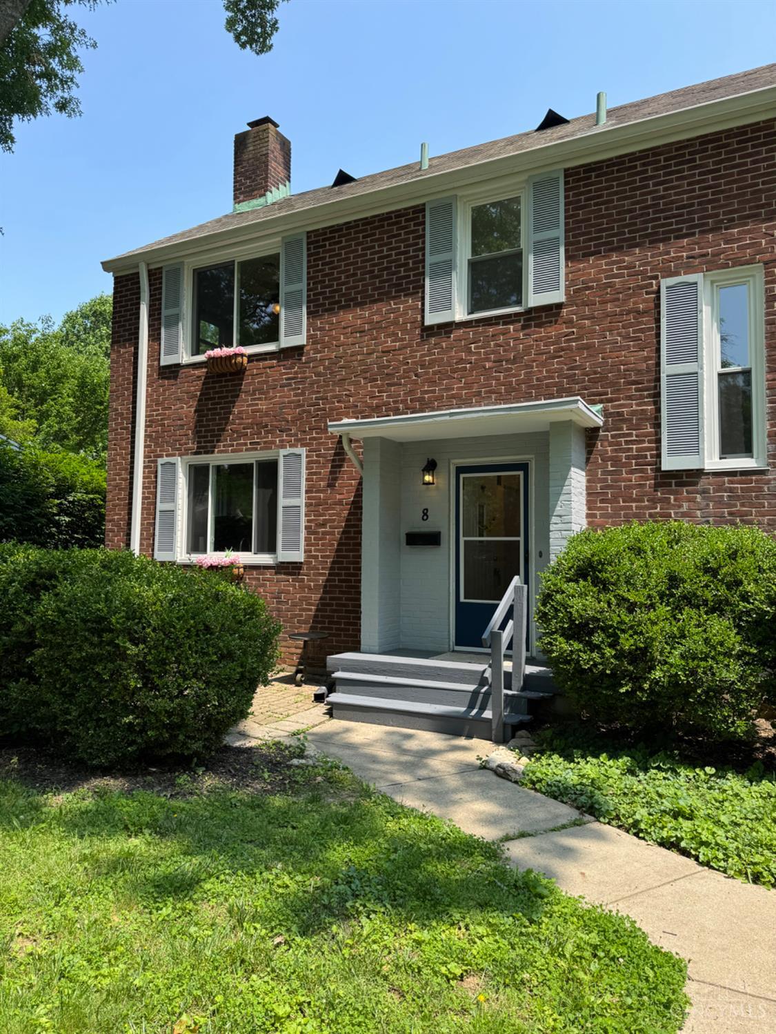 Homes for sale in Greenhills, OH | 8 Belknap Pl, Greenhills, OH 45218 | MLS# 1841079