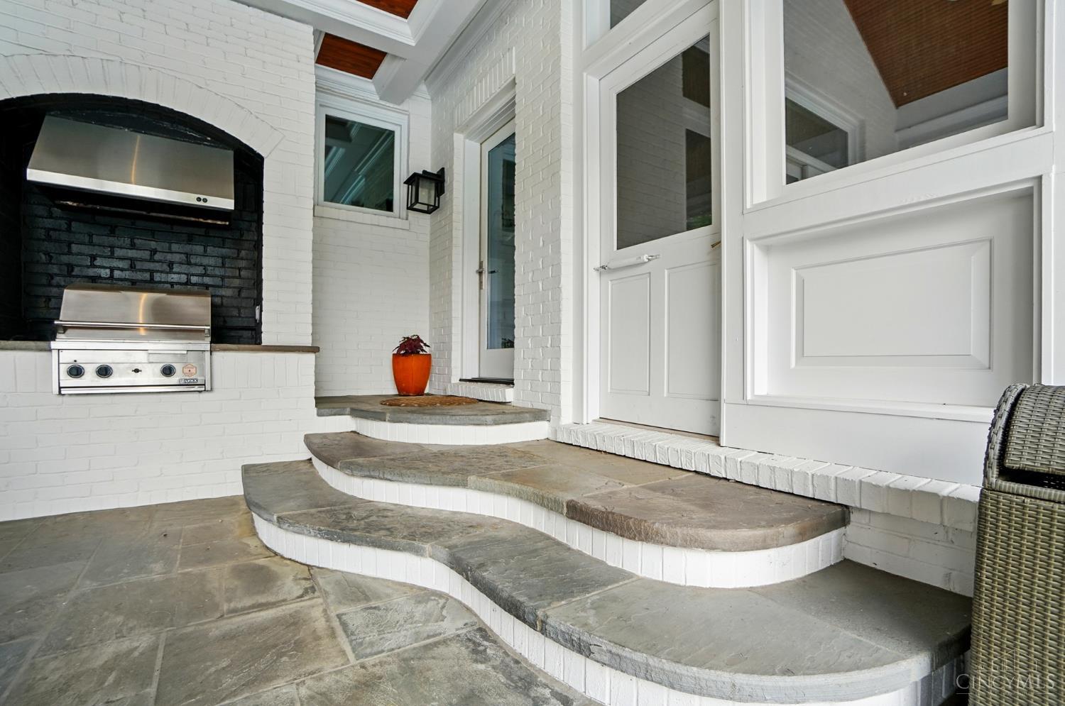 8175 Manor Hill Lane