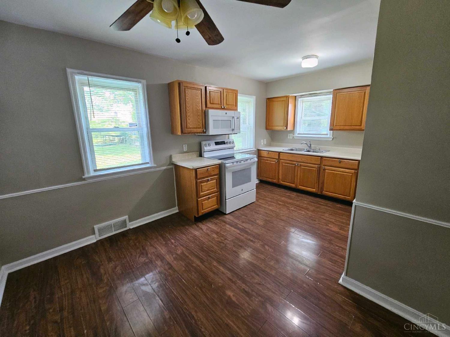 Homes for sale in North College Hill, OH | 6942 Gloria Dr, North College Hill, OH 45239 | MLS# 1843665