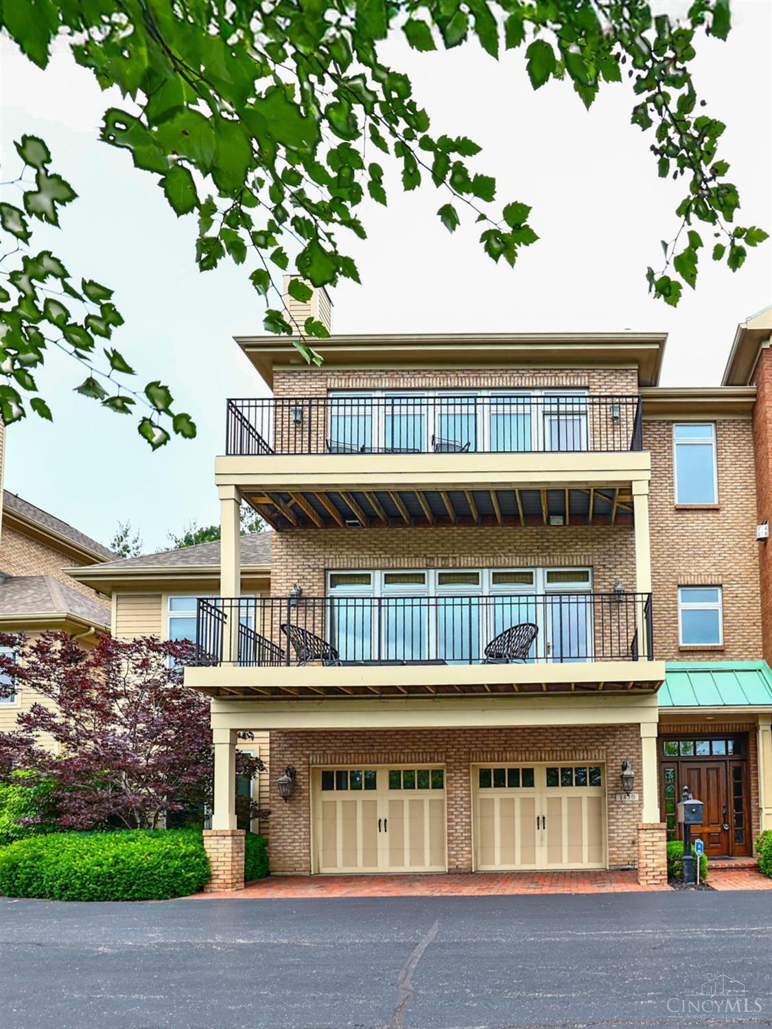Fresh & Fabulous Twain's Point END UNIT! New lux primary bath, new hardwood on 2nd fl guest bath & powder rm updated, epoxy garage fl, exercise rm flr, whole house painted, 2024 upgrades including a new Hot Water Heater and Sub Zero, HVAC system in 2023. Private elevator. Park & River Views. Expansive light, bright & open. Lock & Leave Lifestyle.