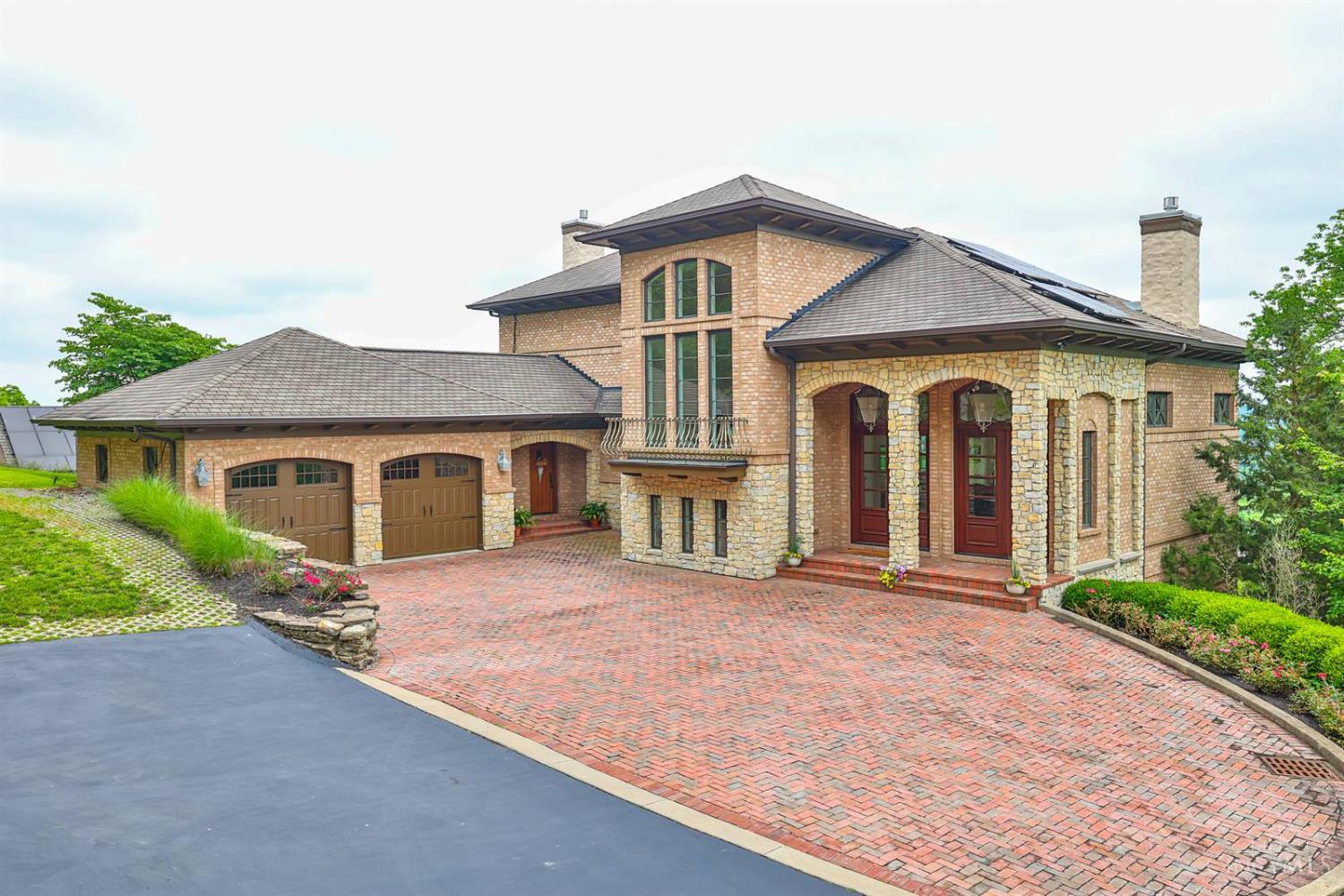 Stunning Little Miami valley views from this custom-built one-owner villa! Soaring ceiling height throughout, filled with natural light. Inviting 28x16 screened porch. LEED Platinum construction with geothermal heating and cooling, solar panels, rain collection lawn sprinkler system. Elevator. Paneled office/library with balcony. Extensive hardwood flooring, Pella windows. Chef's delight kitchen with double ovens, prep sink, panty & commercial gas cooktop.Plenty of room for guest parking.Adjacent to Ault Park. Private lane.