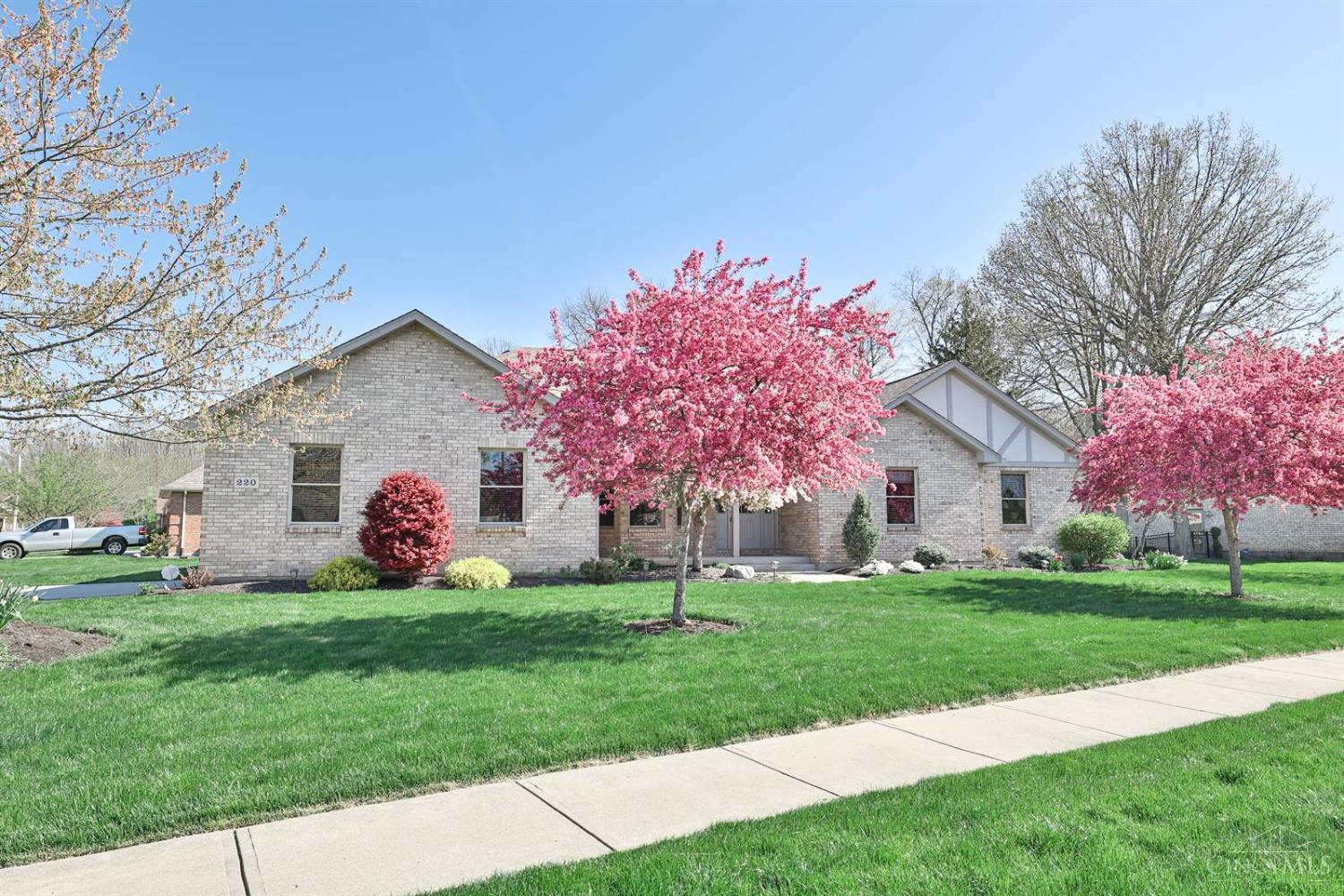 Homes for sale in Englewood, OH | 220 Denwood Trl, Englewood, OH 45315 | MLS# 1845108