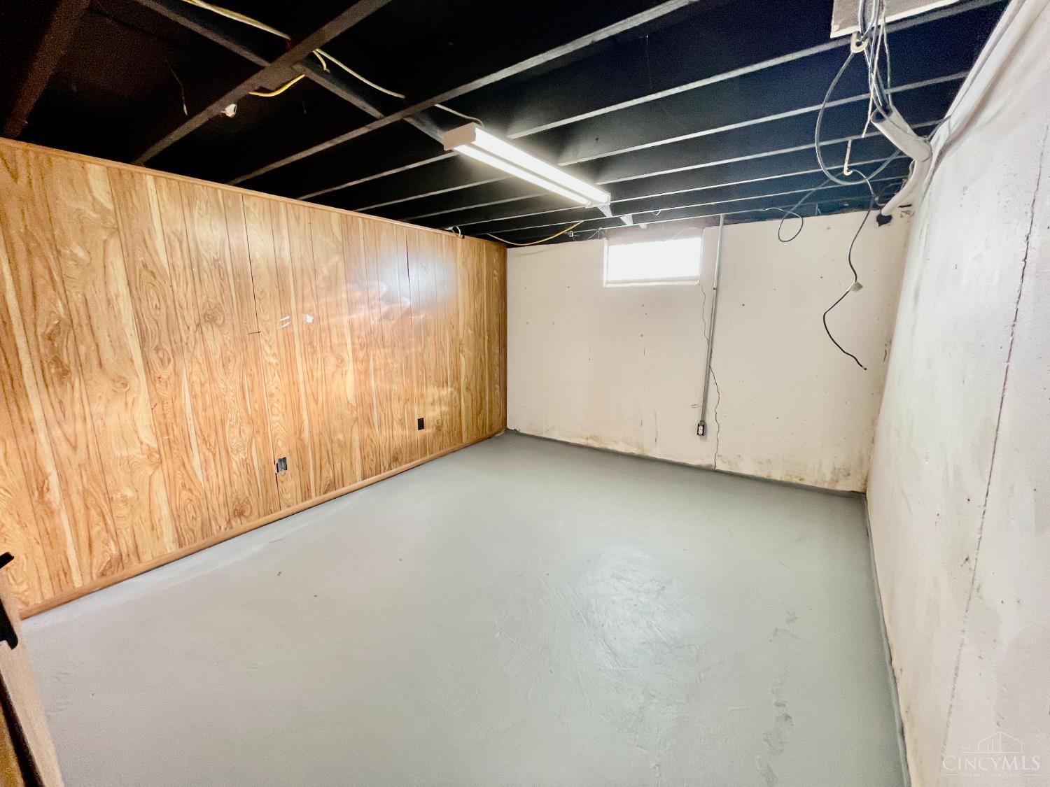 Homes for sale in Cincinnati, OH | 2828 Ruberg Ave, Cincinnati, OH 45211 | MLS# 1845693