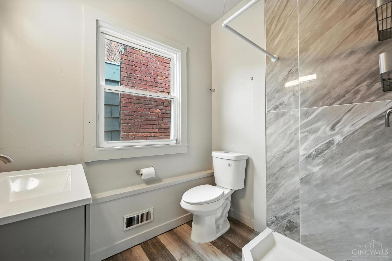 404 Warner Street, Cincinnati, OH, 45219 — photo 8