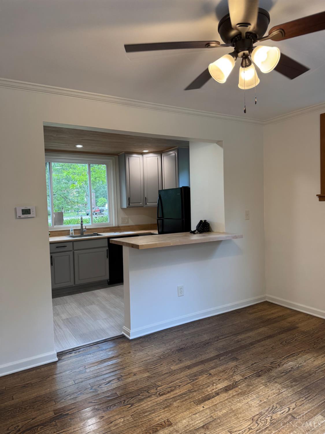 Homes for sale in Greenhills, OH | 8 Belknap Pl, Greenhills, OH 45218 | MLS# 1841079