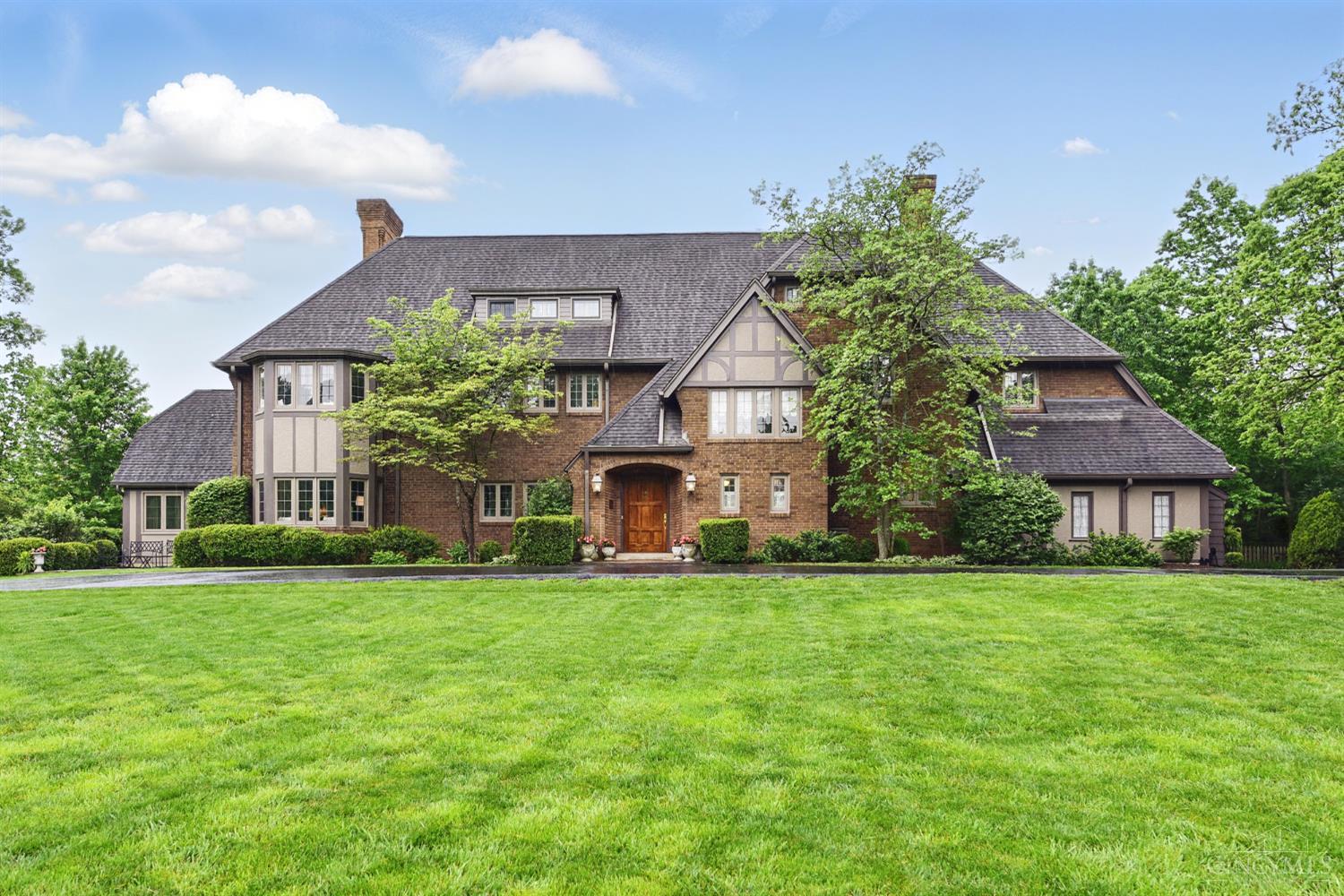 Homes for sale in Glendale, OH | 820 Van Nes Dr, Glendale, OH 45246 | MLS# 1851819