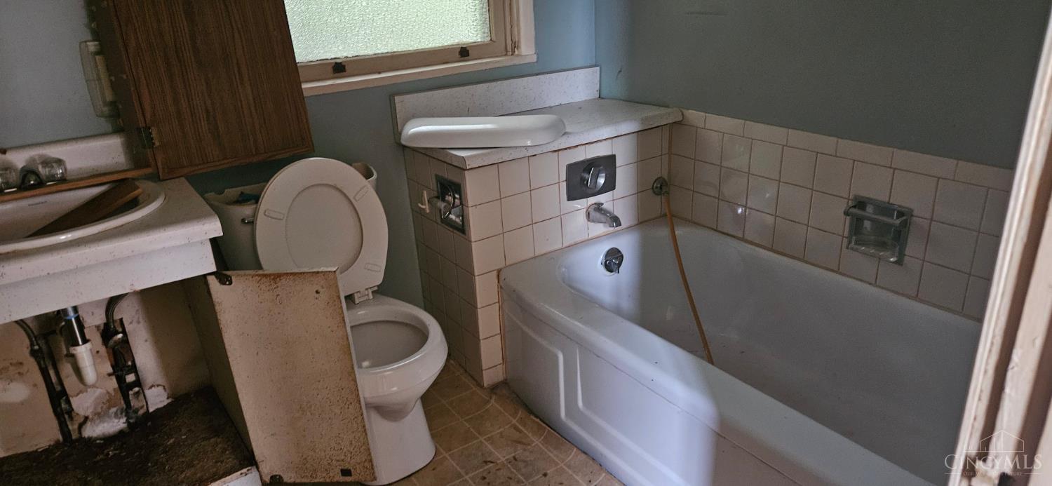 Homes for sale in Cincinnati, OH | 2456 Saturn St, Cincinnati, OH 45214 | MLS# 1852610