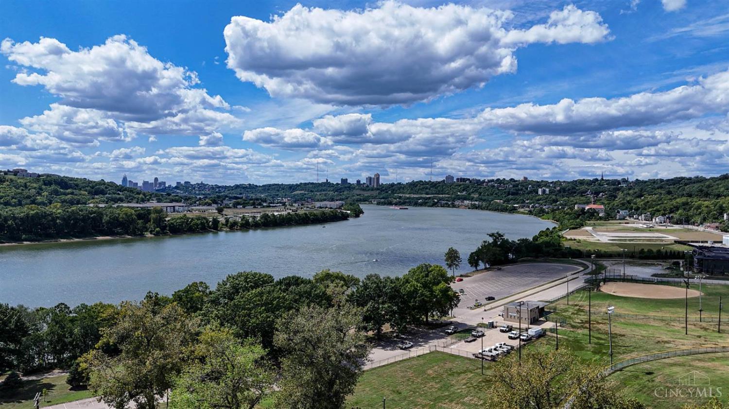 3219 Riverside Drive, Cincinnati, OH, 45226 — photo 2