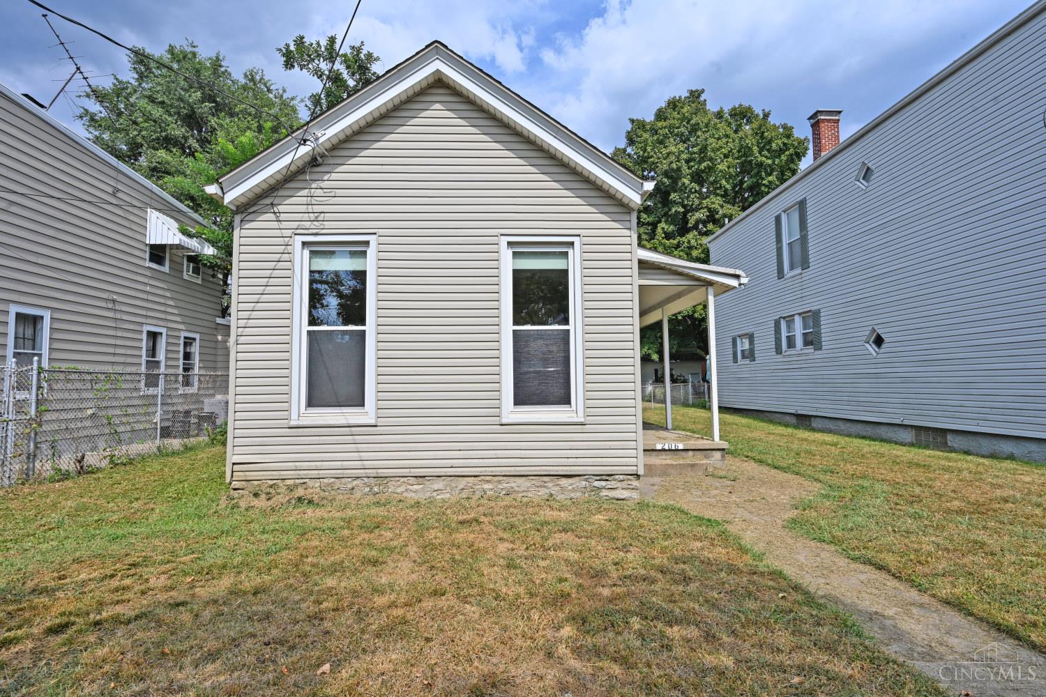 Homes for sale in Cincinnati, OH | 206 W 69th St, Cincinnati, OH 45216 | MLS# 1855764