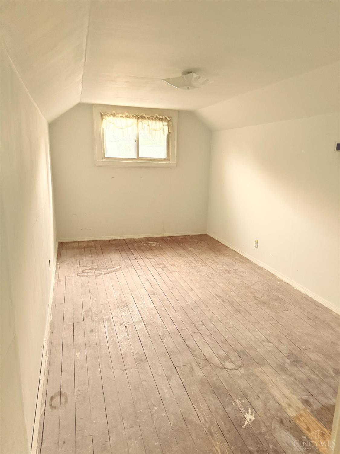 Homes for sale in Golf Manor, OH | 6032 Mayflower Ave, Golf Manor, OH 45237 | MLS# 1856363