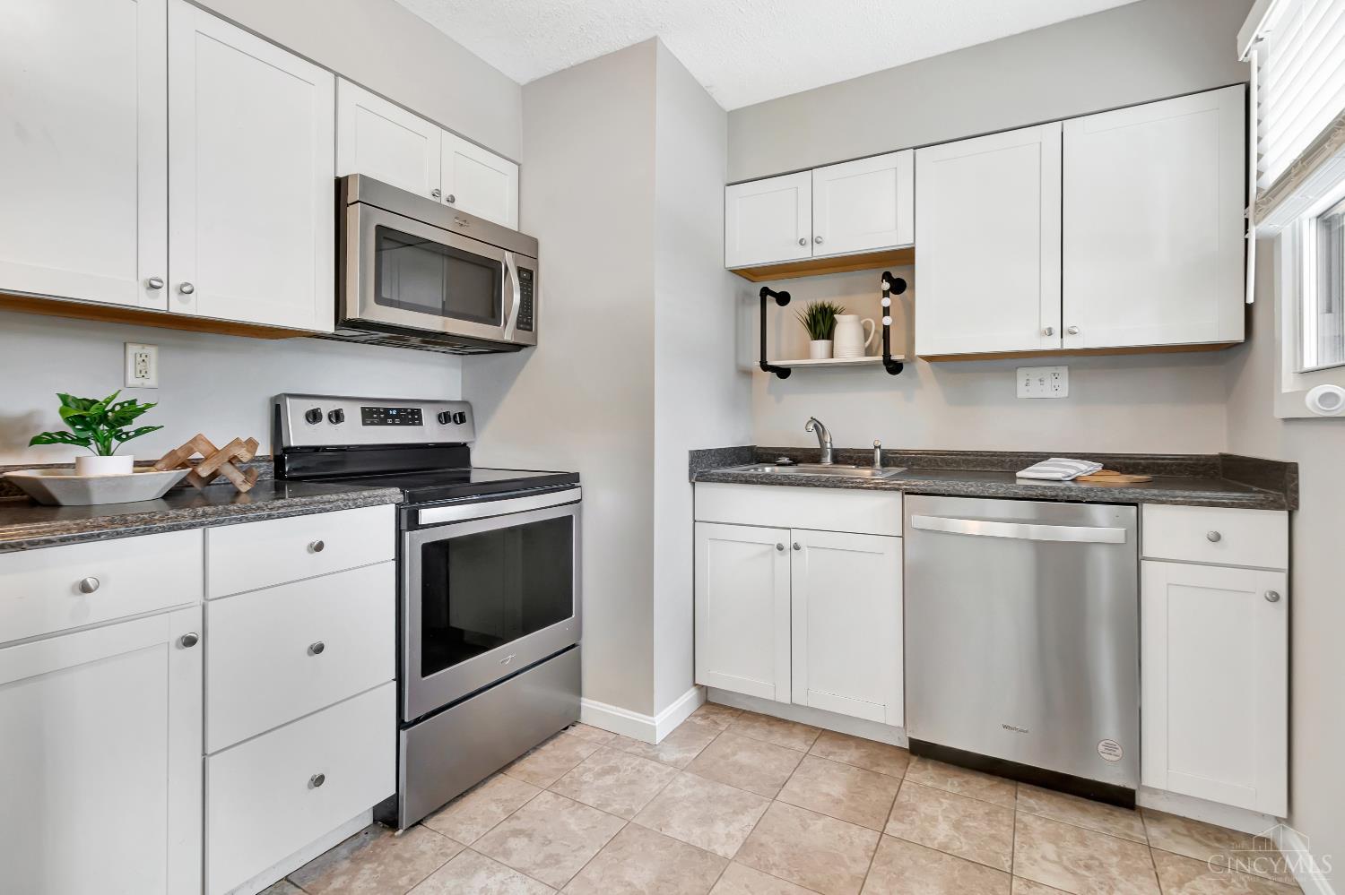 Homes for sale in Loveland, OH | 228 Tuscarora Dr, Loveland, OH 45140 | MLS# 1856565