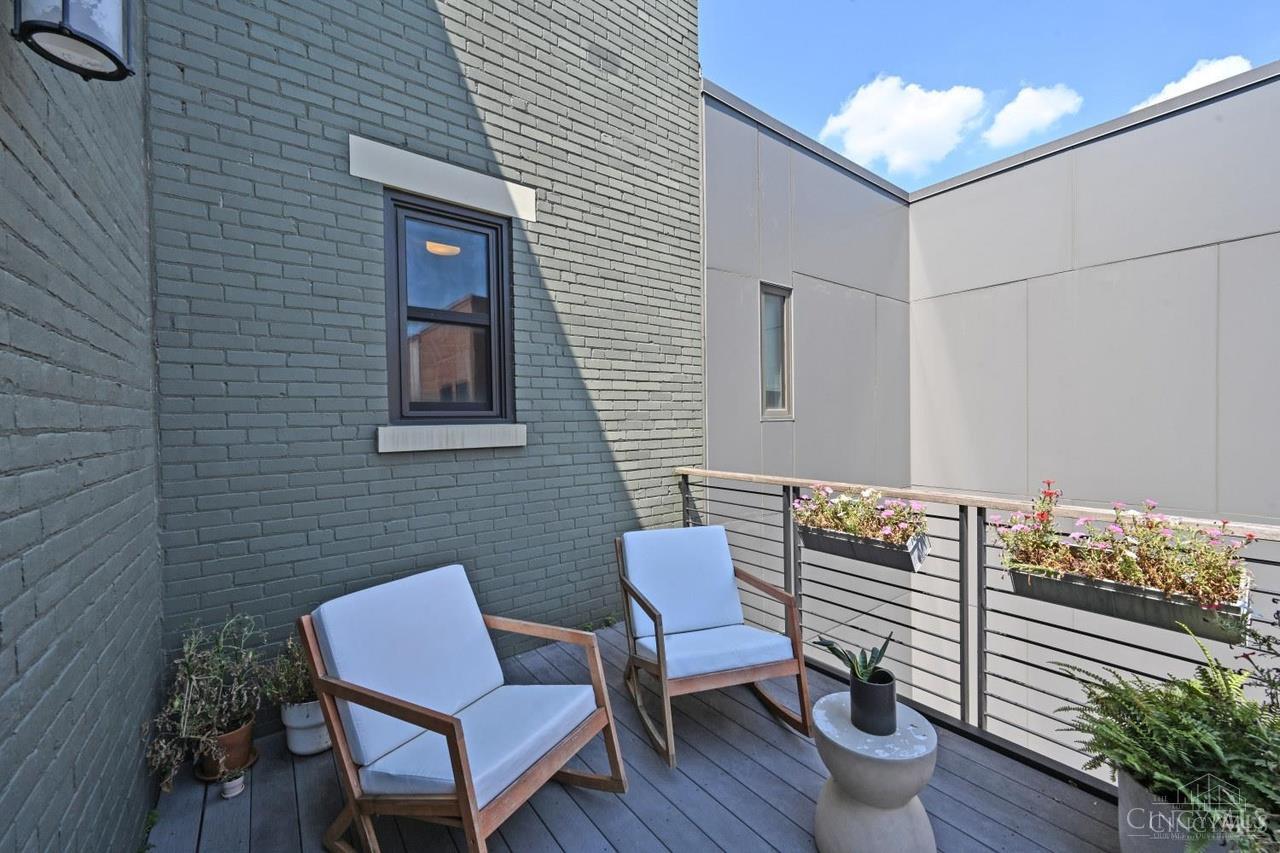 Homes for sale in Cincinnati, OH | 27 Mercer St #4, Cincinnati, OH 45202 | MLS# 1856792