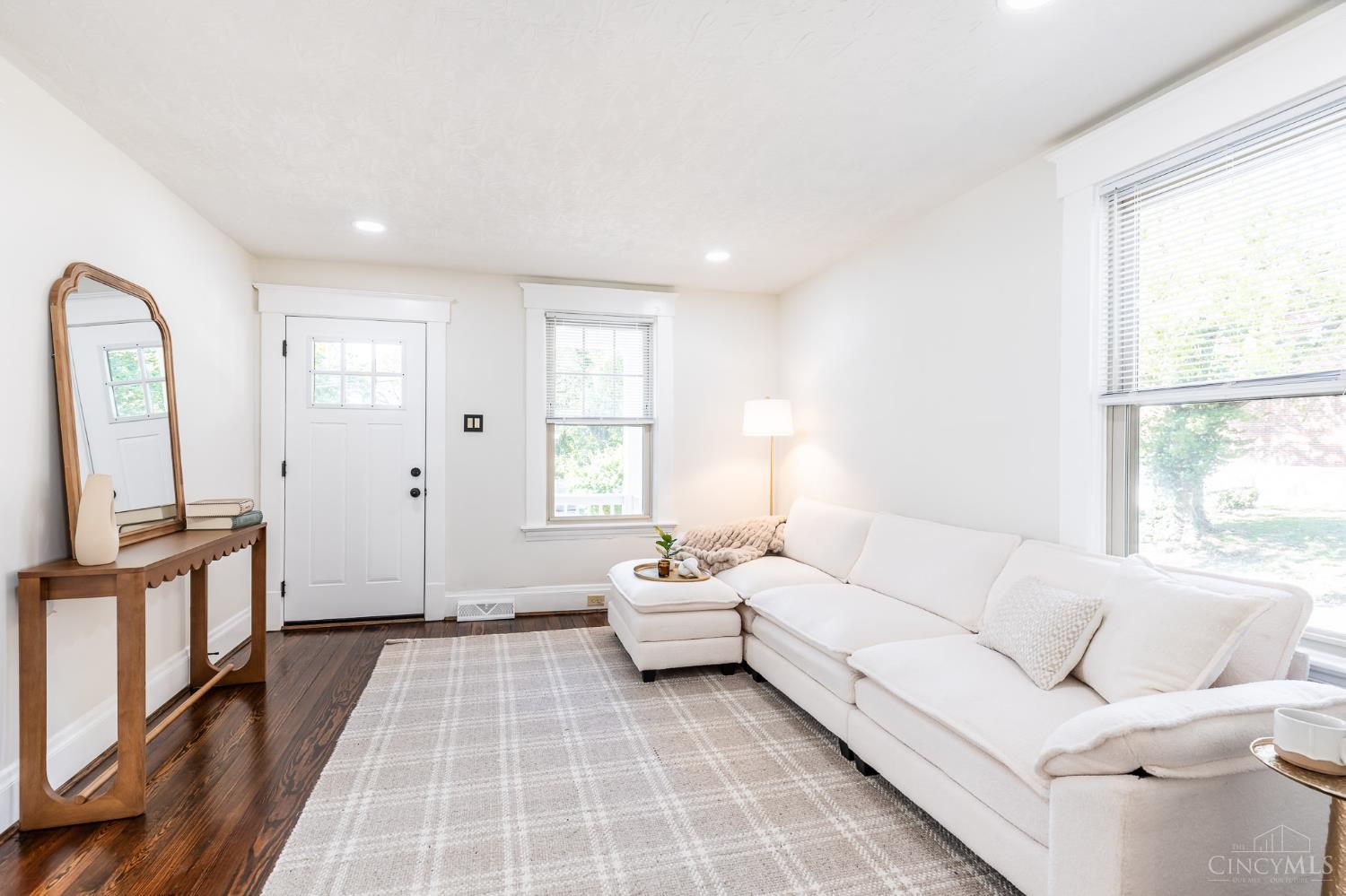 Homes for sale in Cincinnati, OH | 5424 Ward St, Cincinnati, OH 45227 | MLS# 1857158