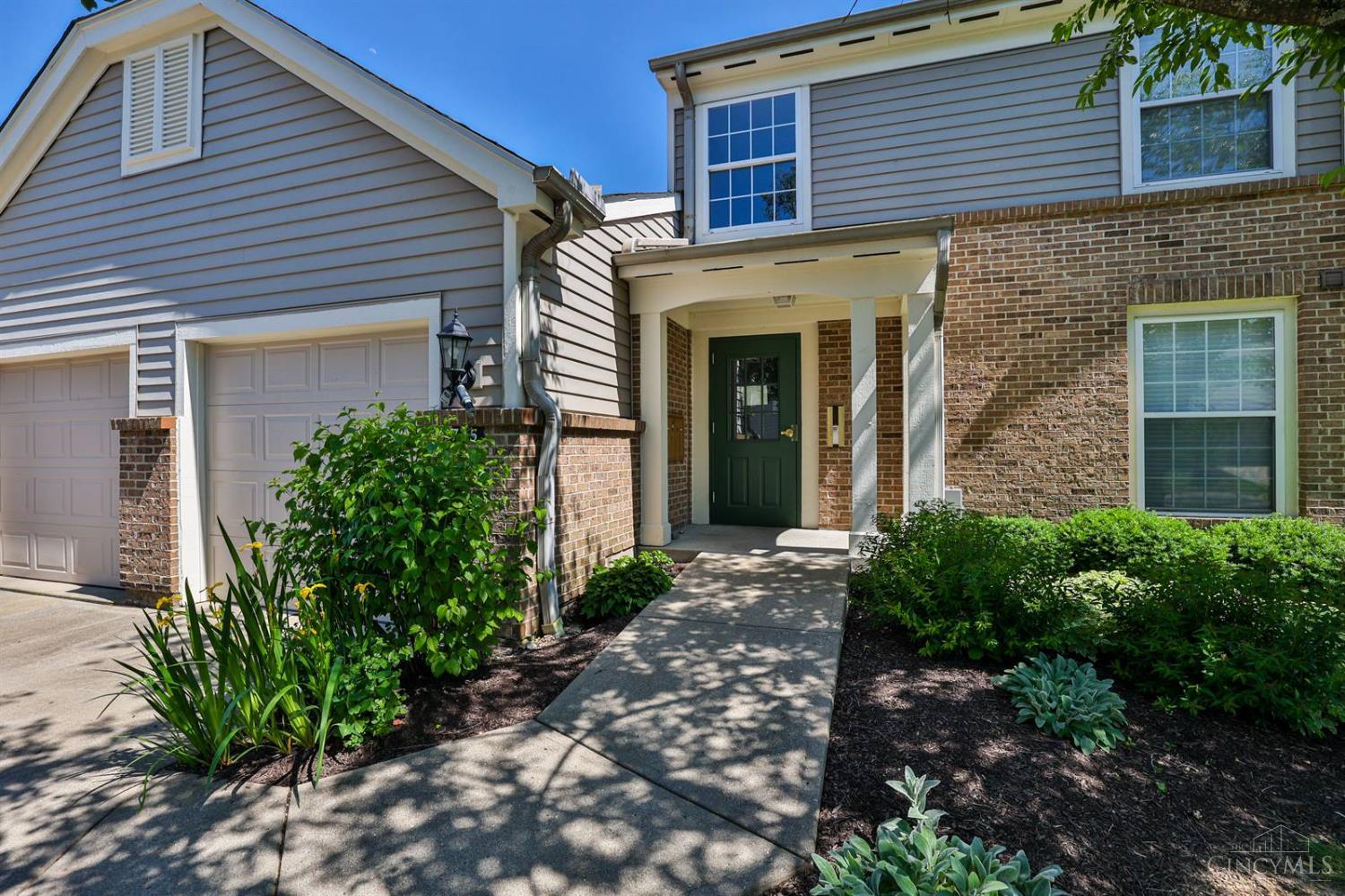 Homes for sale in Springfield Twp., OH | 715 Castlegate Ln #102, Springfield Twp., OH 45231 | MLS# 1857954