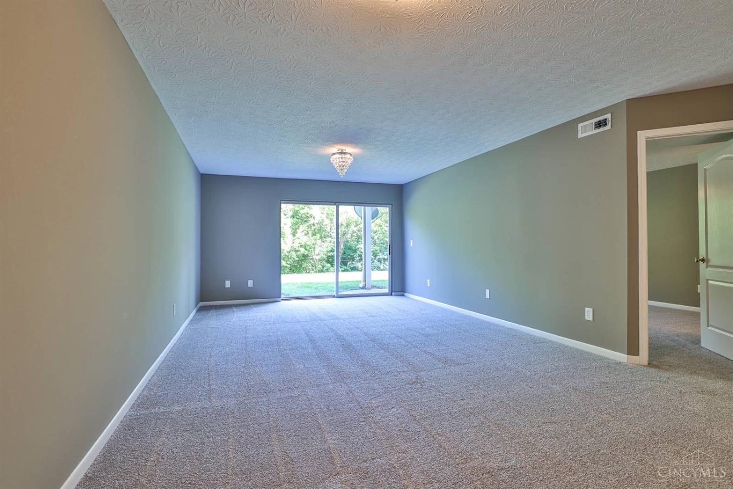 Homes for sale in Springfield Twp., OH | 715 Castlegate Ln #102, Springfield Twp., OH 45231 | MLS# 1857954