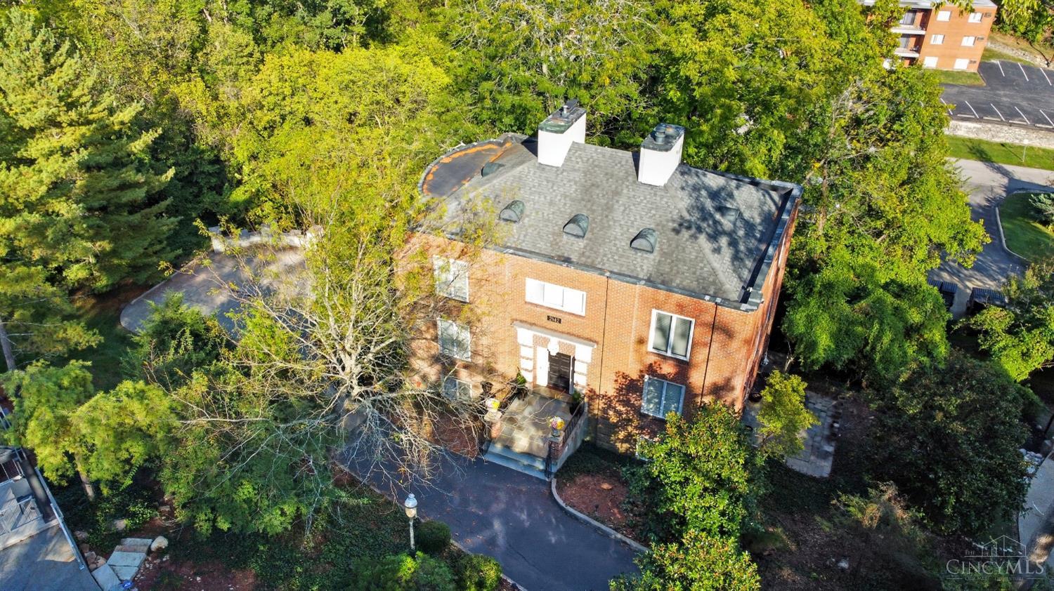 Architectural masterpiece on the coveted cul-de-sac of Lower Grandin in Hyde Park. European elegance meets privacy in this light-filled  home with soaring glass and timeless design. Grand foyer, marble fireplace library, and stunning great room w/ fireplace, built-ins.  Expansive dining room anchors the home's heart, flowing into a modern European gourmet kitchen. Luxurious primary suite with  fireplace and spa-like bath. Lower-level guest suite with private living area, full bath, and walkout patio. Heated driveway, surrounded by  multi-million-dollar homes.