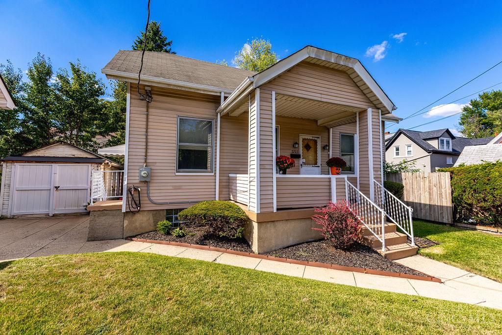 Homes for sale in Elmwood Place, OH | 5703 Cedar St, Elmwood Place, OH 45216 | MLS# 1858232