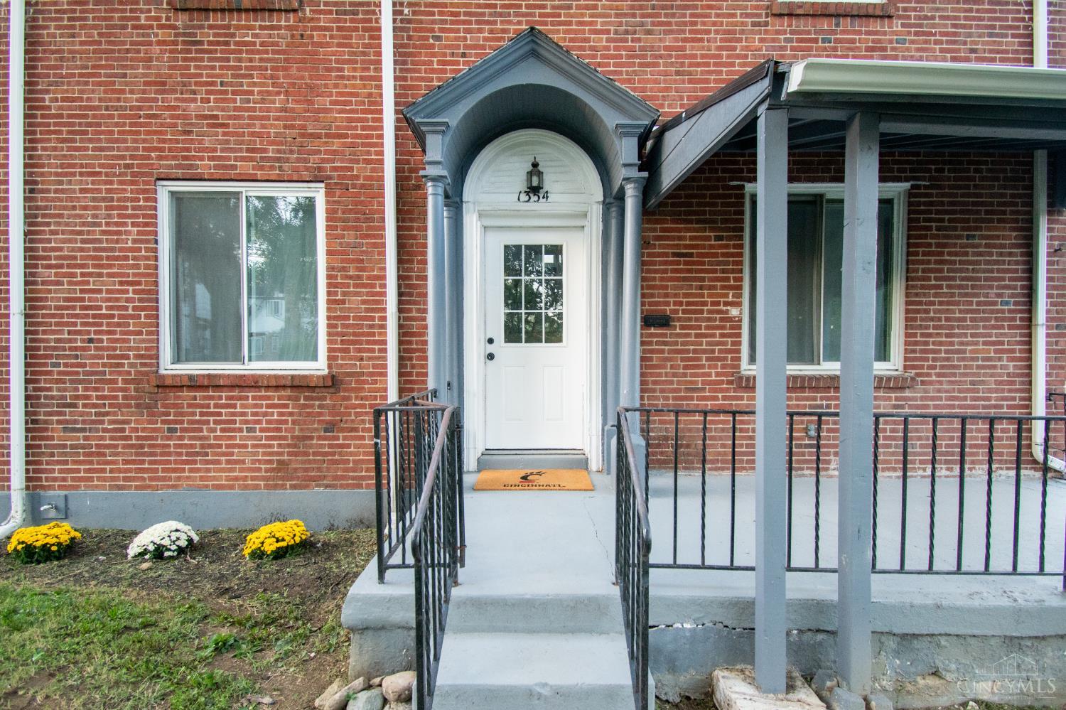 Homes for sale in Cincinnati, OH | 1354 Avon Dr, Cincinnati, OH 45229 | MLS# 1858385