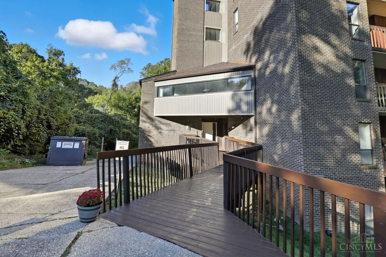 Homes for sale in Cincinnati, OH | 2121 Sutton Ave #4C, Cincinnati, OH 45230 | MLS# 1858736