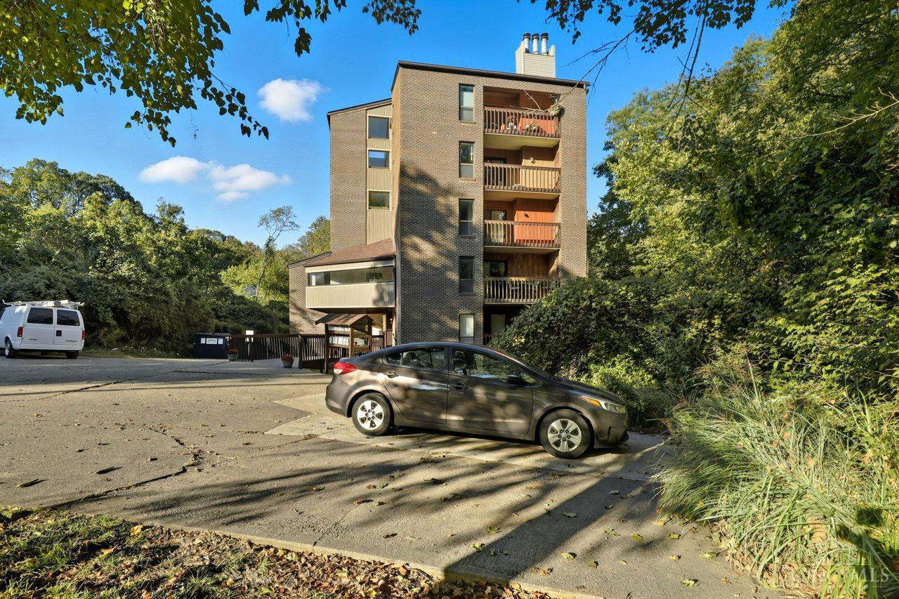 Homes for sale in Cincinnati, OH | 2121 Sutton Ave #4C, Cincinnati, OH 45230 | MLS# 1858736
