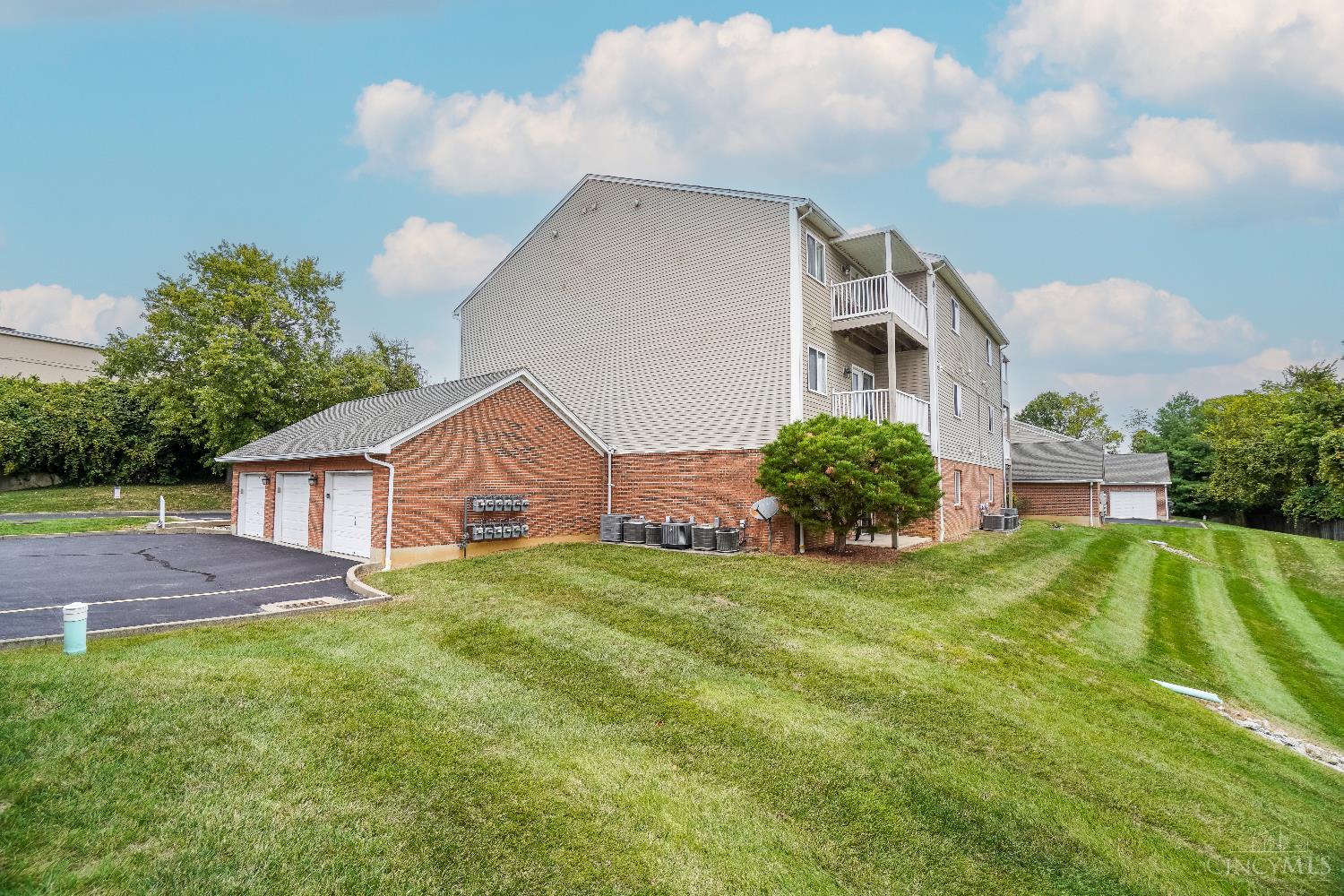 Homes for sale in Green Twp, OH | 3408 North Bend Rd #11, Green Twp, OH 45239 | MLS# 1858544
