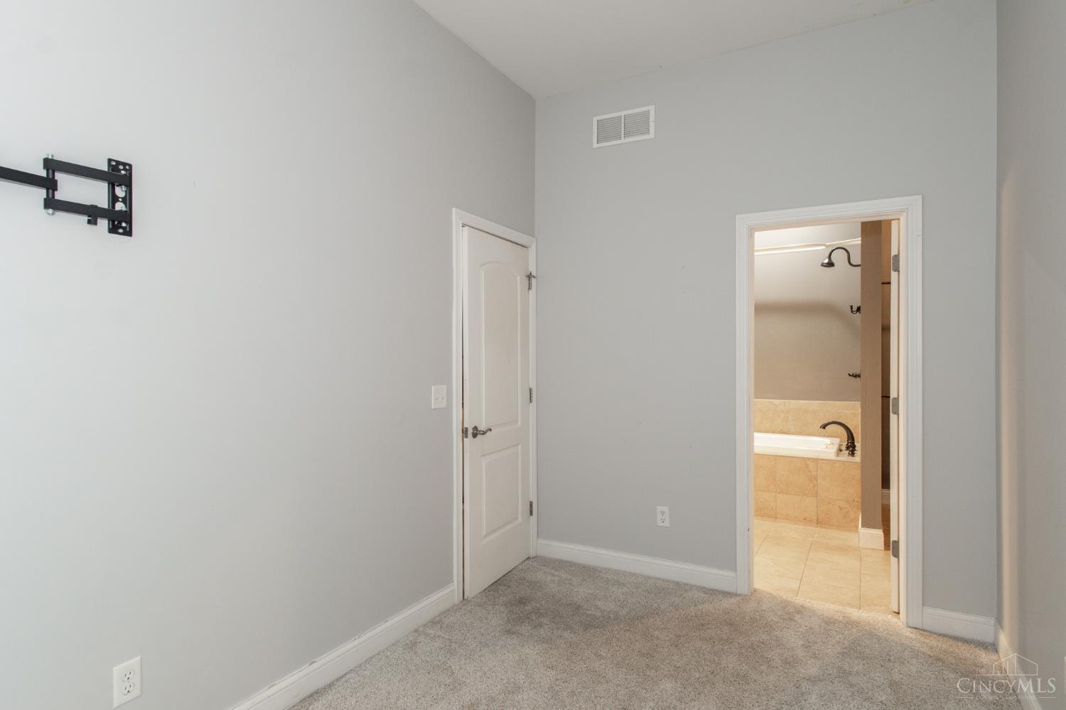1238 Elsinore Avenue, Cincinnati, OH, 45202 — photo 8