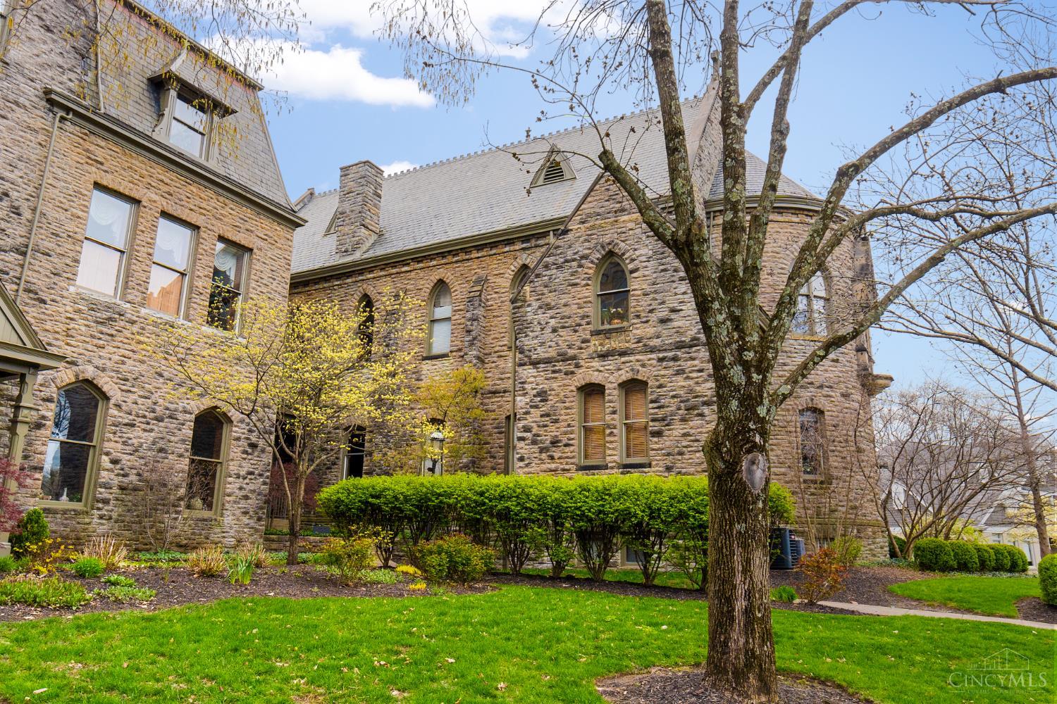 695 Windings Lane, Cincinnati, OH 45220