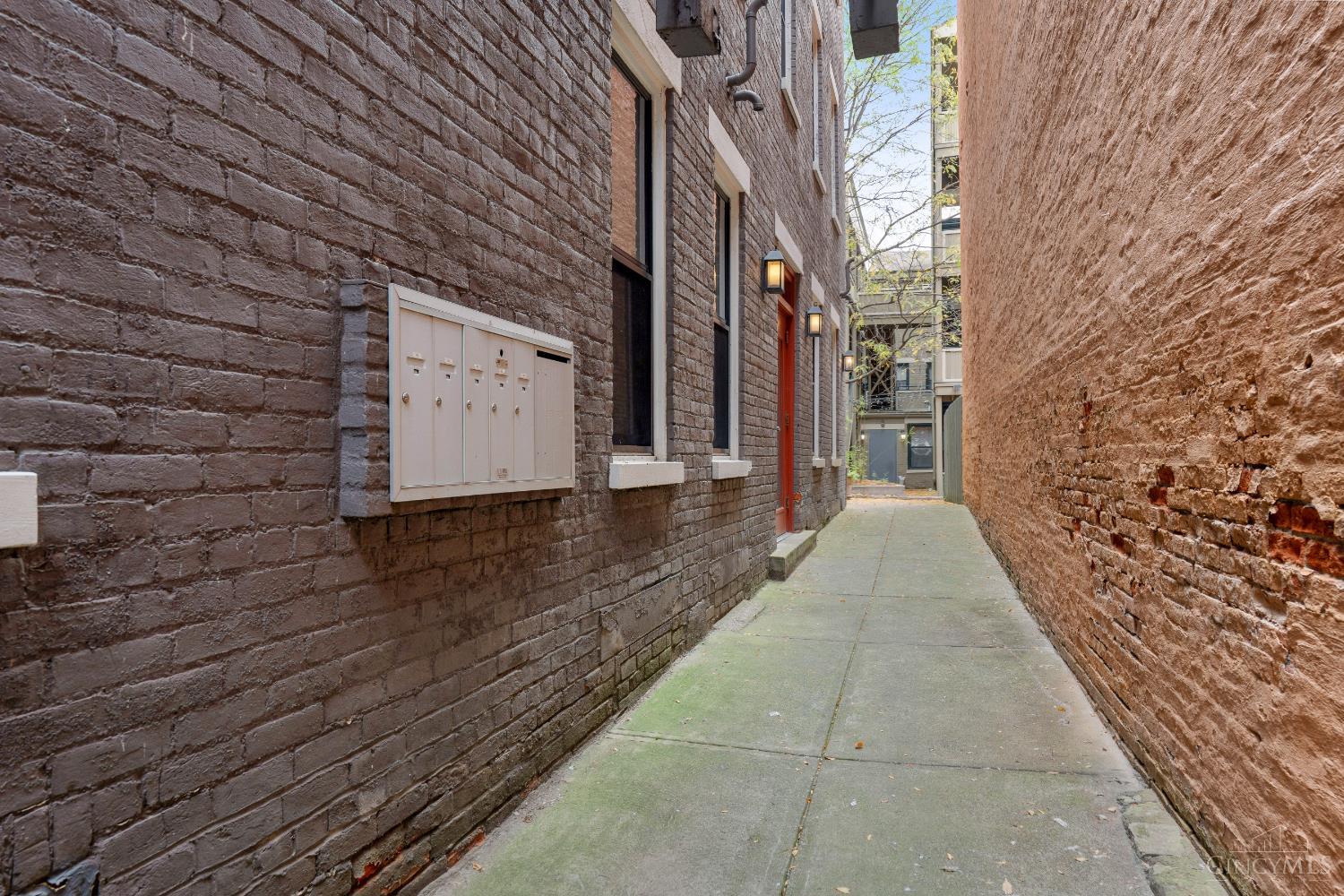 Homes for sale in Cincinnati, OH | 1406 Republic St #102, Cincinnati, OH 45202 | MLS# 1860121