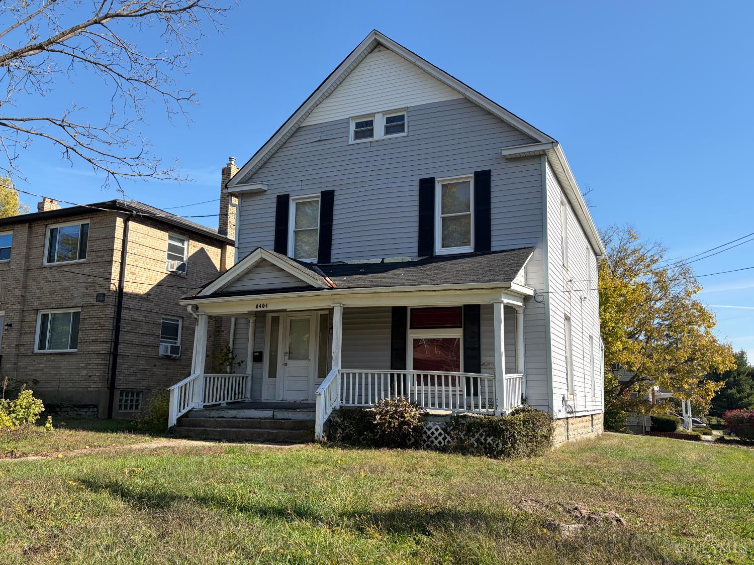 Spacious 5-Bedroom home with tons of potential. This property is ready for a complete renovation and offers the perfect opportunity for investors, flippers or buyers looking to create their custom home.