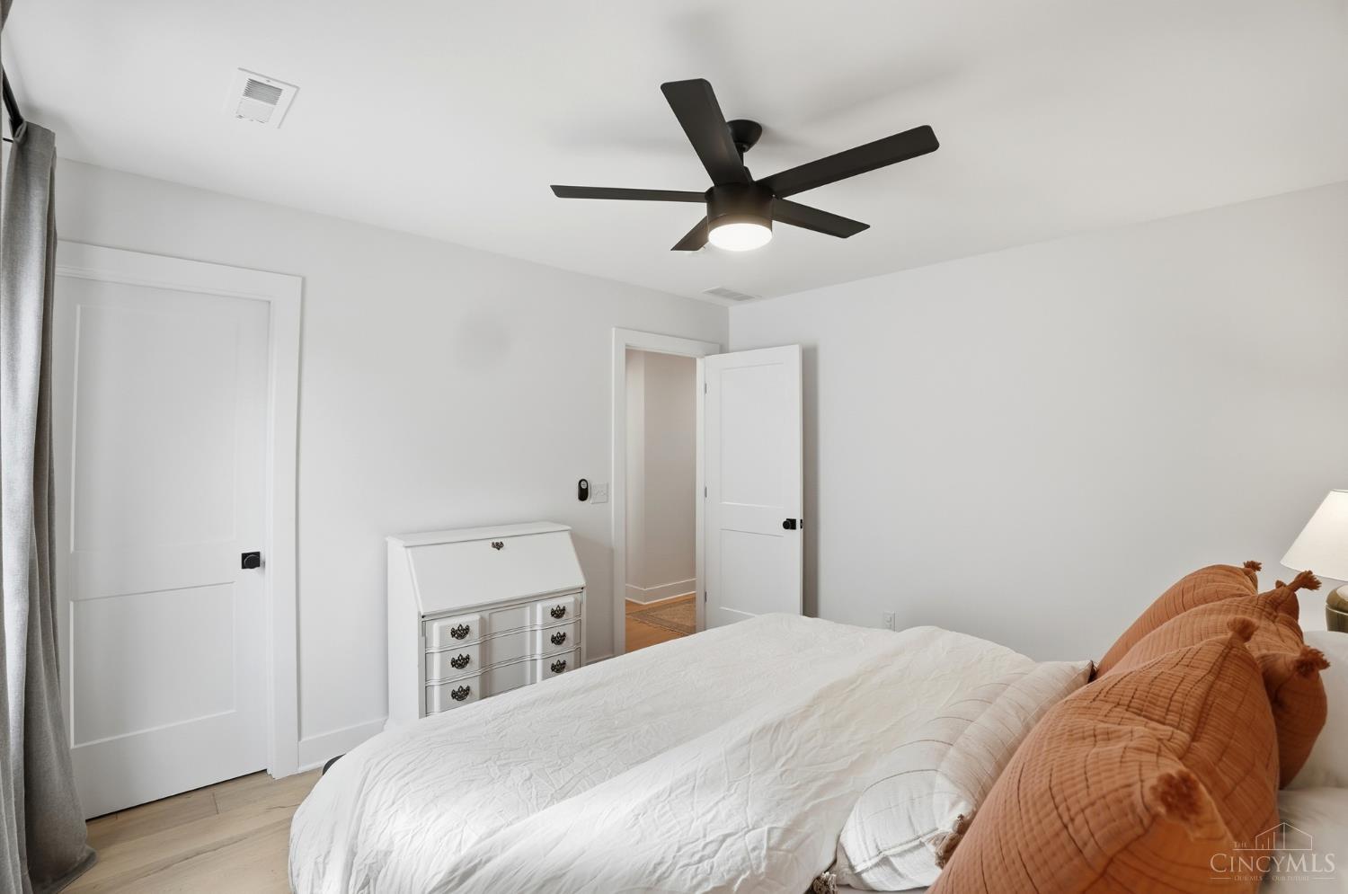 4832 Prospect Avenue