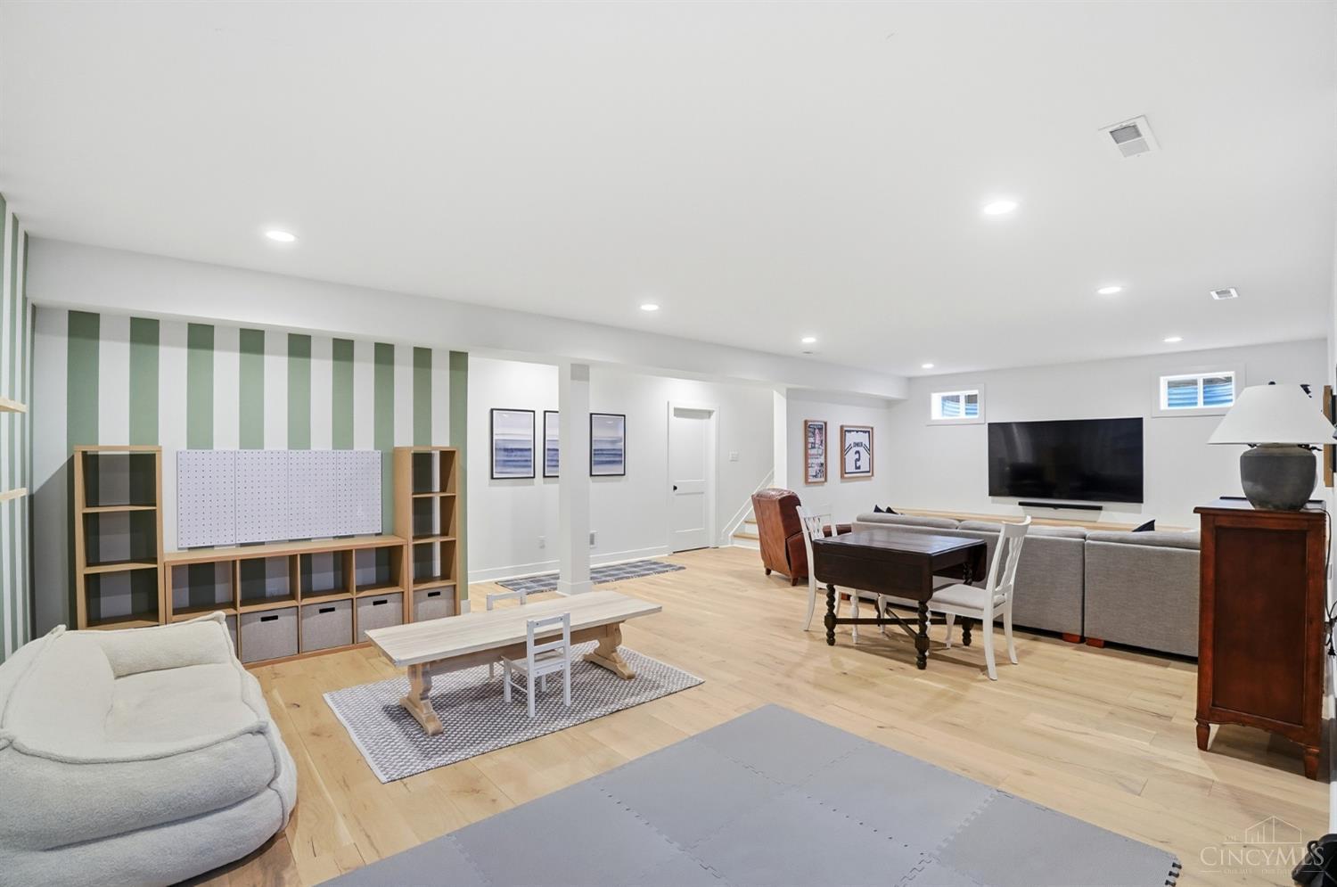 4832 Prospect Avenue